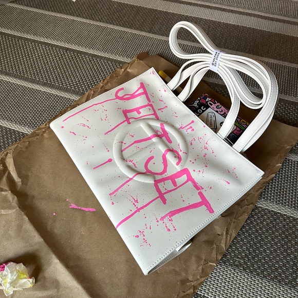 Telfar Custom Bag (medium) - Picture 2 of 8